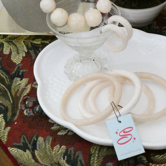 Splendette 1950's Style Fakelite Creamy White Carved Jewelry Set Small - Picture 3 of 11